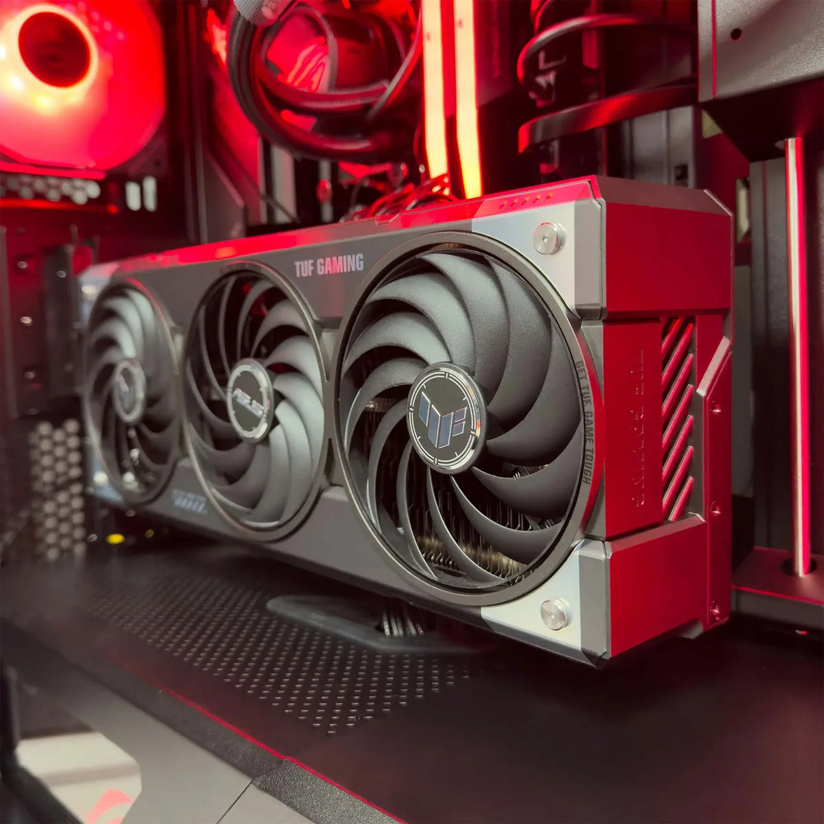 Hyper Gaming Rig Vanthrax - Ryzen 7 9800X3D, RTX 5070 Ti, 32GB Ram